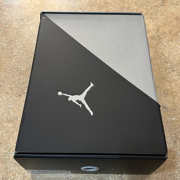Air Jordan 11 Retro Low IE - Picture 4 of 7